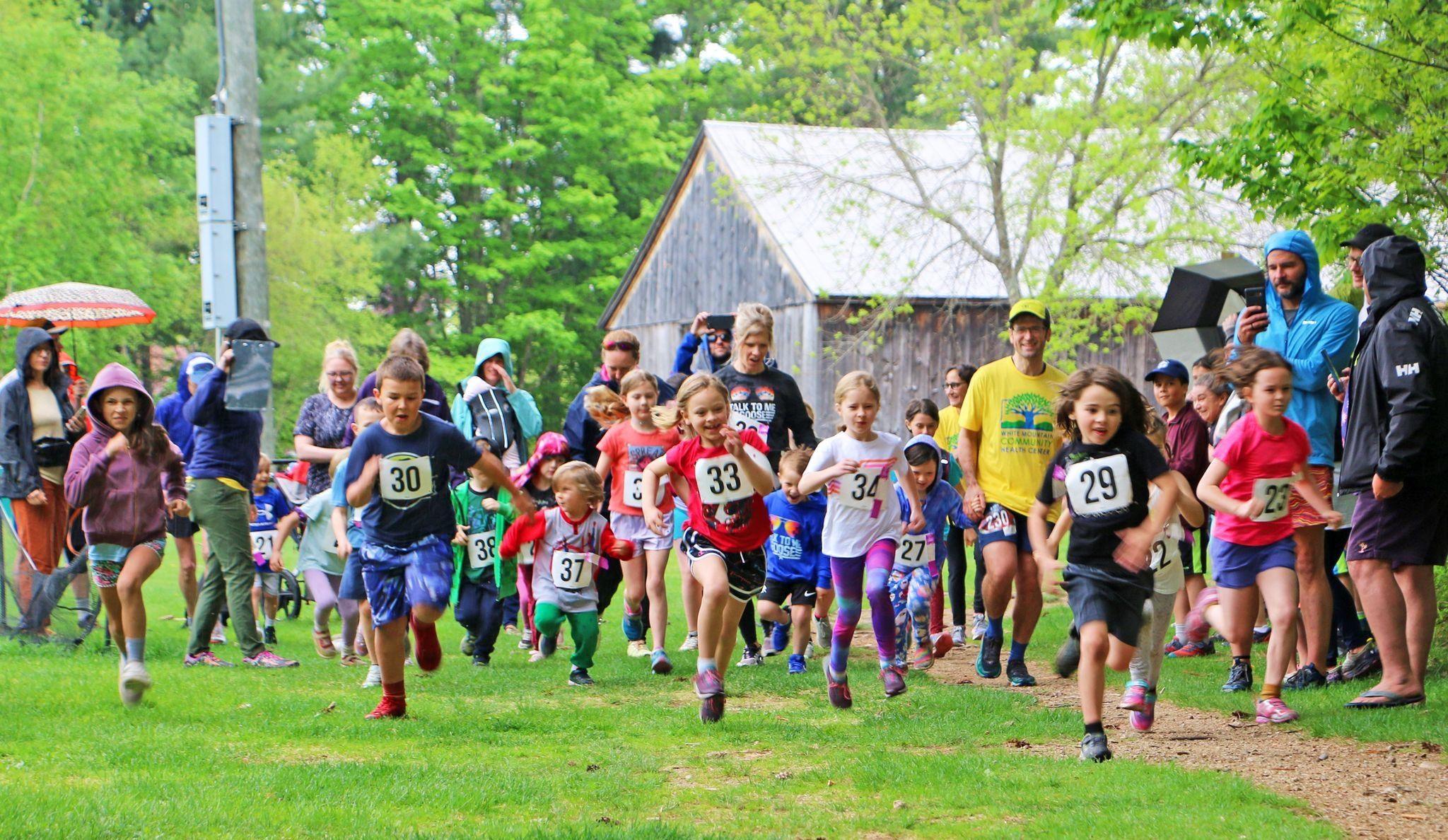 Kids set off at the 1-mile fun run
